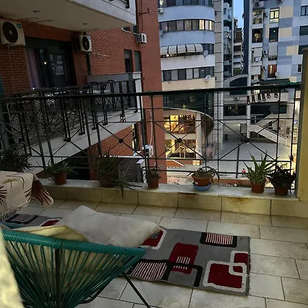 Daire Kompleksi Delijorgji Apartament
